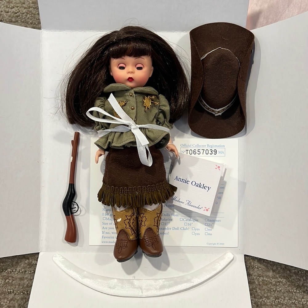 Madame Alexander 8" Annie Oakley Style No. 42145